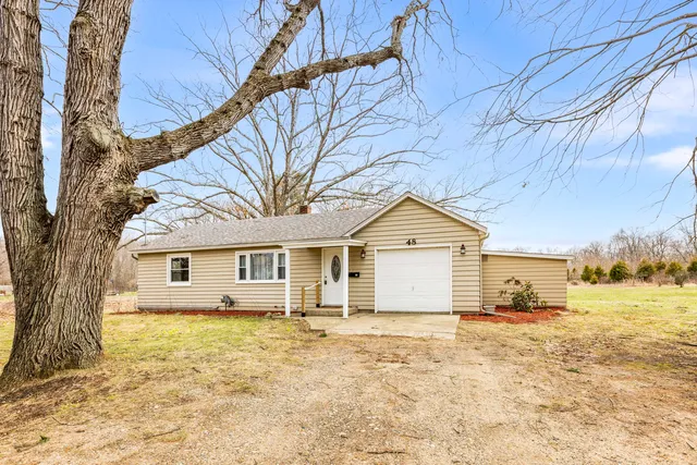 48 McCollum Ave, Galesburg, MI 49053