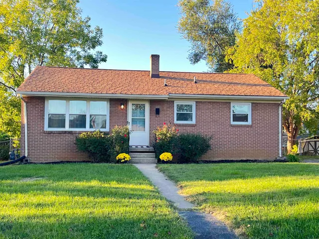 231 Howard Ave, Waynesboro, VA 22980