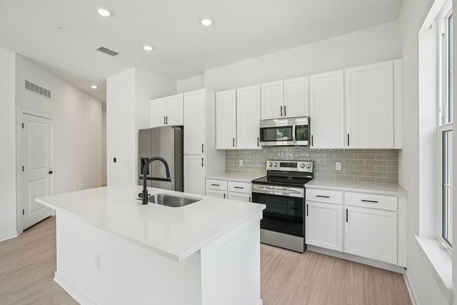6907 N  Nebraska Ave #1-205, Tampa, FL 33604