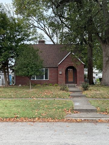 125 S  Onstott Ave, Cisne, IL 62823