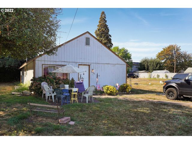 2240 Ferry St SW, Albany, OR 97322