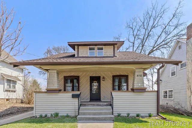 518 N  State St, Ionia, MI 48846