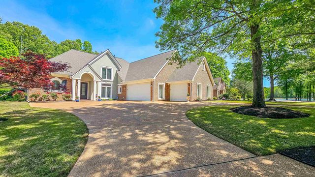 2162 Lake Page Dr, Collierville, TN 38017