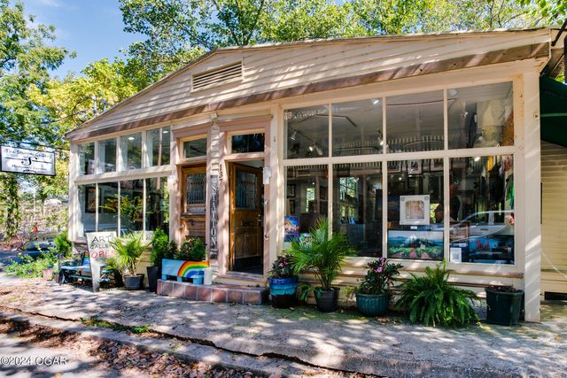 137 Spring St, Eureka Springs, AR 72632