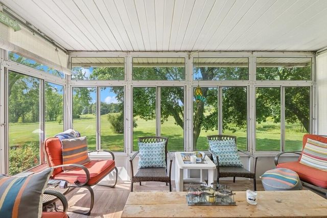 352 County Road B, Fontana, WI 53125