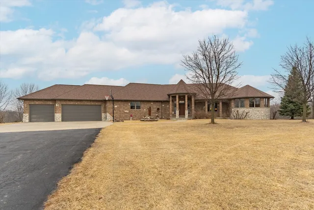 2935 Cottonwood Ln, Marseilles, IL 61341