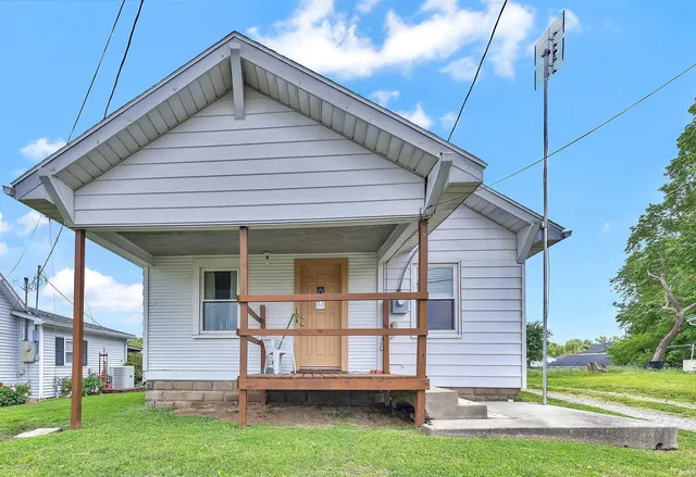 104 S  Division St, Francisco, IN 47649