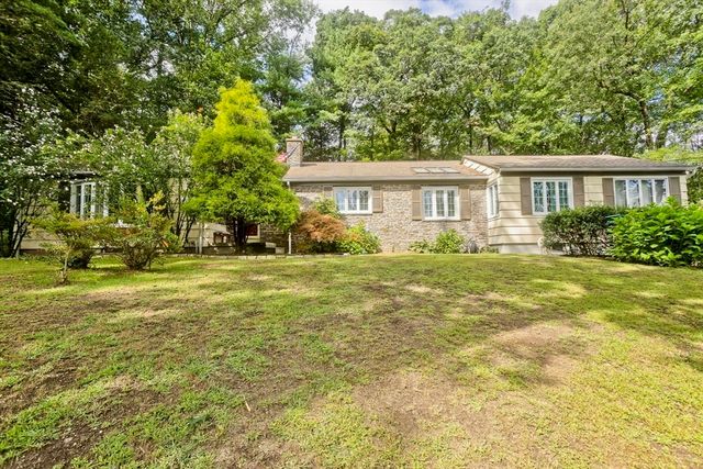 37 Brookside Dr, Wilbraham, MA 01095