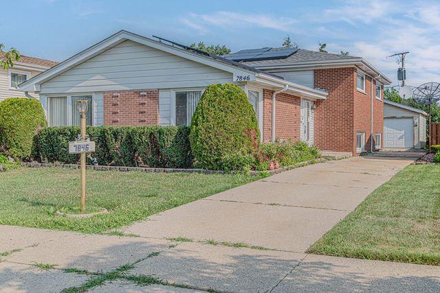 7846 Maple St, Morton Grove, IL 60053