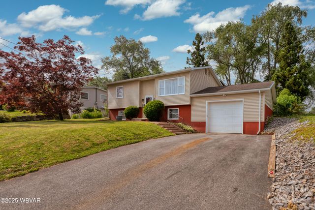 127 E  Highland St, Jersey Shore, PA 17740