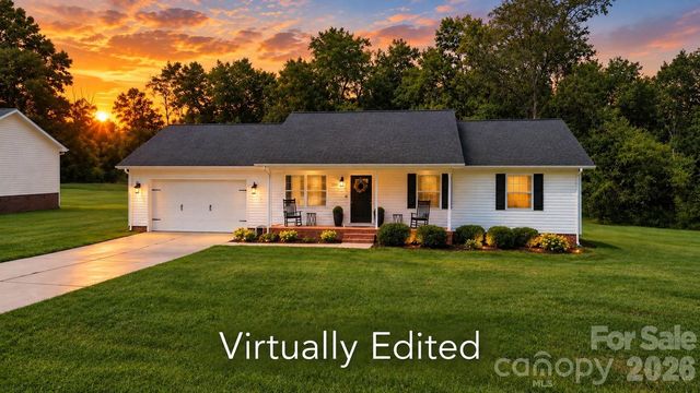 1545 Hamlet St, Lincolnton, NC 28092