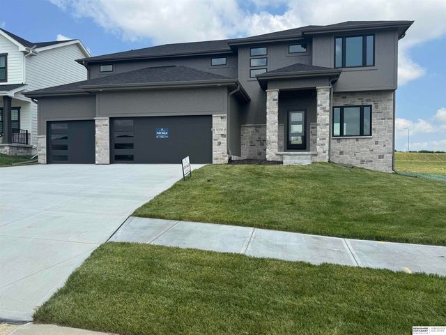 21420 Z St, Elkhorn, NE 68022