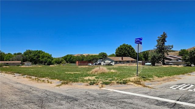 Boxtree Dr #40, Lake Hughes, CA 93532