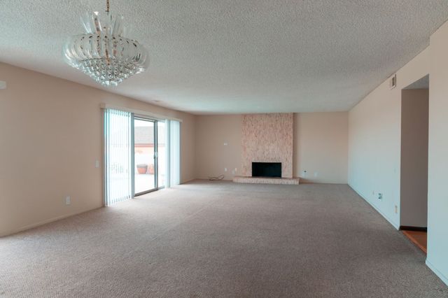 5238 Los Encantos Way, Los Angeles, CA 90027