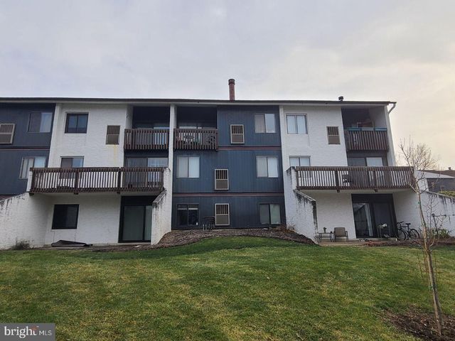 806 Stratford Dr   #32, State College, PA 16801