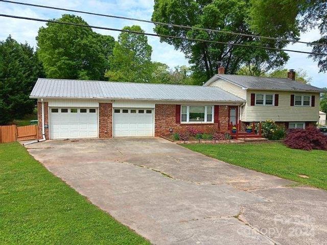 103 Deal Ave, Conover, NC 28613