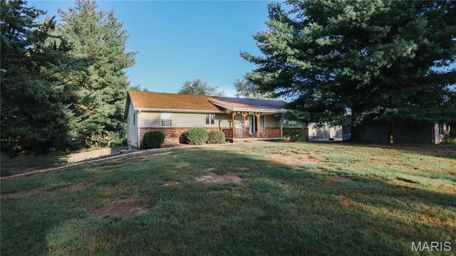 30 Hickory St, Nashville, IL 62263
