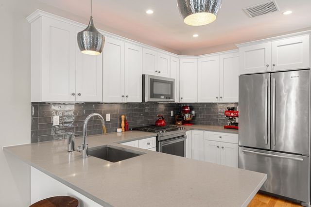178 Thornton St, Roxbury, MA 02119