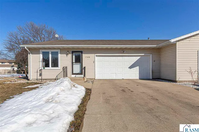 1106 Wrigley Ct, Saint Peter, MN 56082