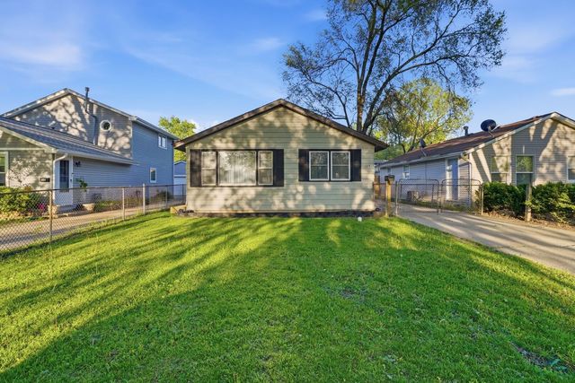 125 Bellevue Dr, Round Lake Park, IL 60073