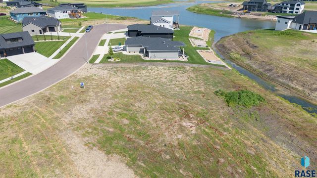 2700 Pickerel Cir N, Tea, SD 57064