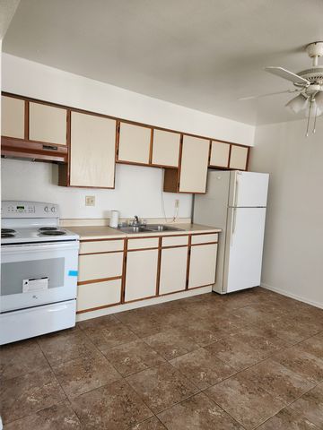 214 W  Castillo Ave, Belen, NM 87002