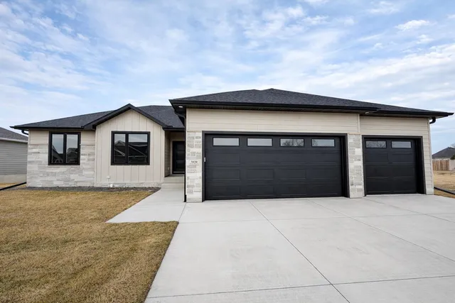 5030 Meadow Ridge Pl, Columbus, NE 68601