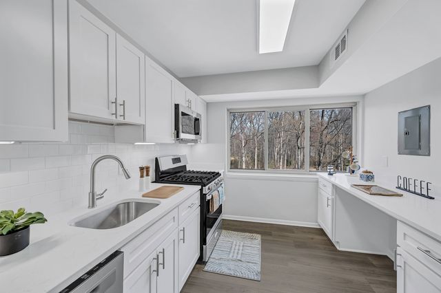 12265 Laurel Glade Ct #48-202, Reston, VA 20191