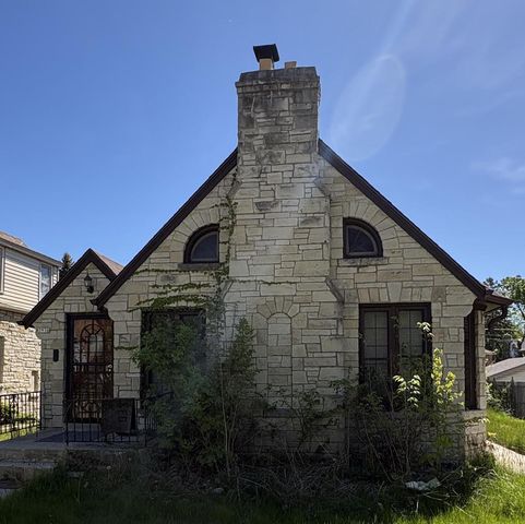 3936 N 44th STREET, Milwaukee, WI 53216