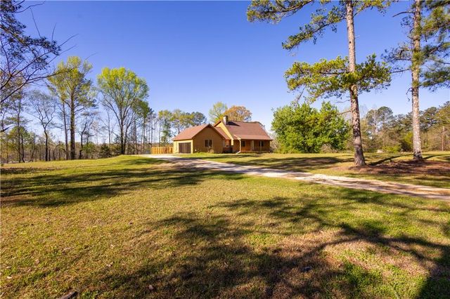 3033 Hopewell Rd, Valley, AL 36854