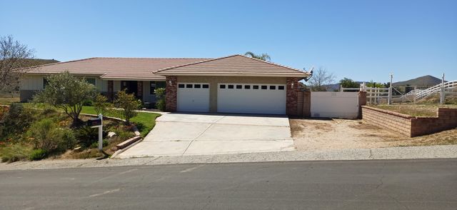 33649 Cattle Creek Rd, Acton, CA 93510