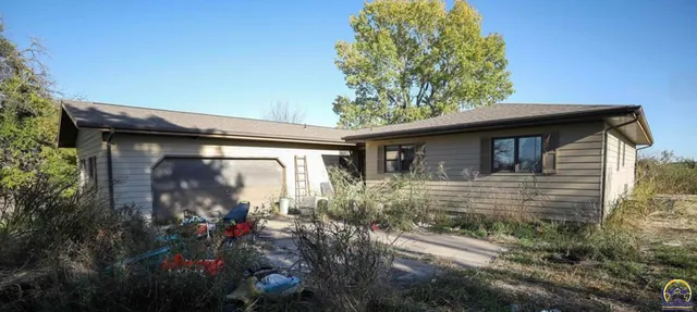 16696 Coyote Rd, Eskridge, KS 66423