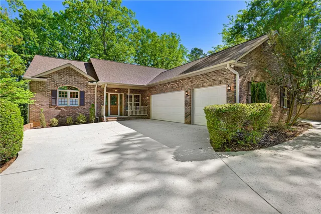 104 Chippewa Dr, Westminster, SC 29693