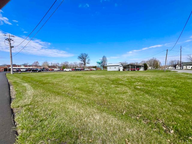 980 5th St NW, Linton, IN 47441