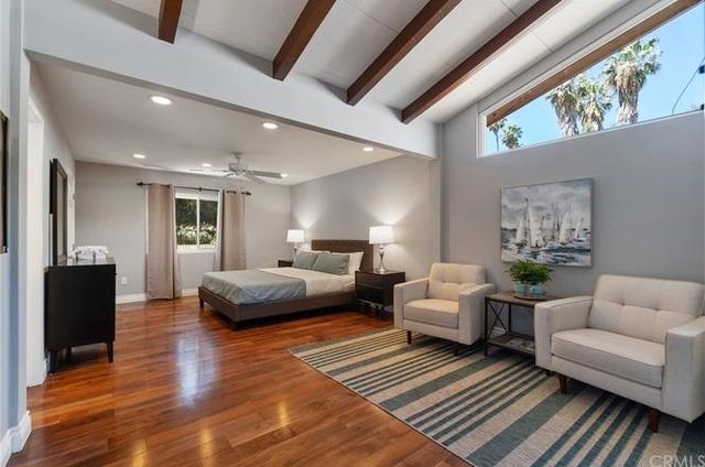 19751 Victory Blvd, Woodland Hills, CA 91367