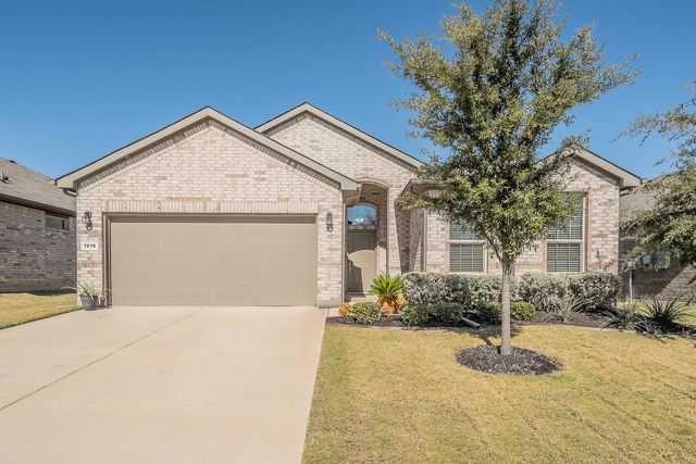1216 Kerrville Ln, Weatherford, TX 76087