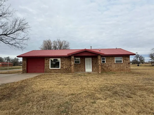 801 E  A St, Watonga, OK 73772