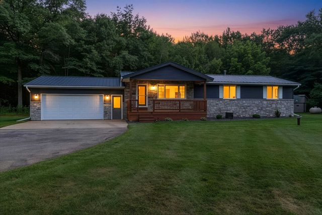 W1855 Krause Rd, Marinette, WI 54143