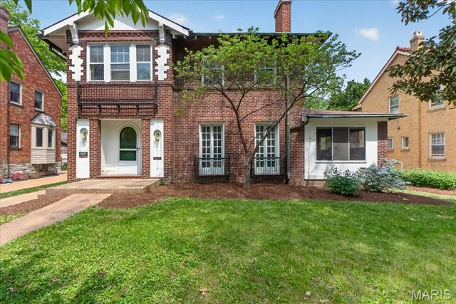 7437 Somerset Ave, Saint Louis, MO 63105