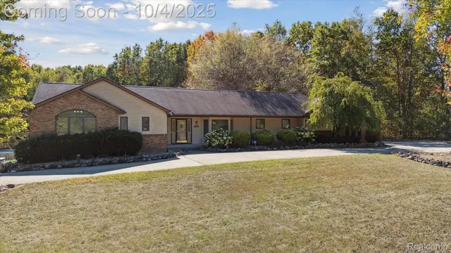 5600 Garretson Ln, Oxford, MI 48371