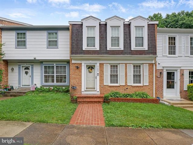 7807 Groveland Sq, Springfield, VA 22153