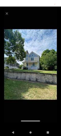 422 N  Cody Rd, Le Claire, IA 52753