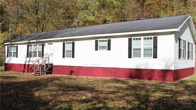 113 Caldwell Ln, Clothier, WV 25047
