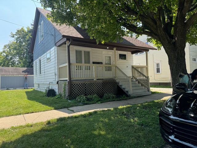 2311 67th St #2, Kenosha, WI 53143