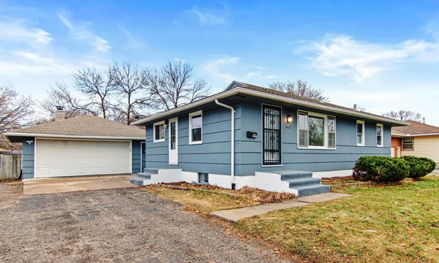 6412 Perry Ave N, Brooklyn Center, MN 55429