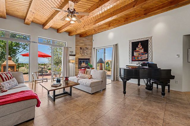 19 Hondo Ln, Santa Fe, NM 87508