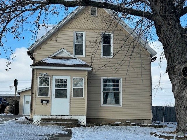 510 17th St, Belle Plaine, IA 52208