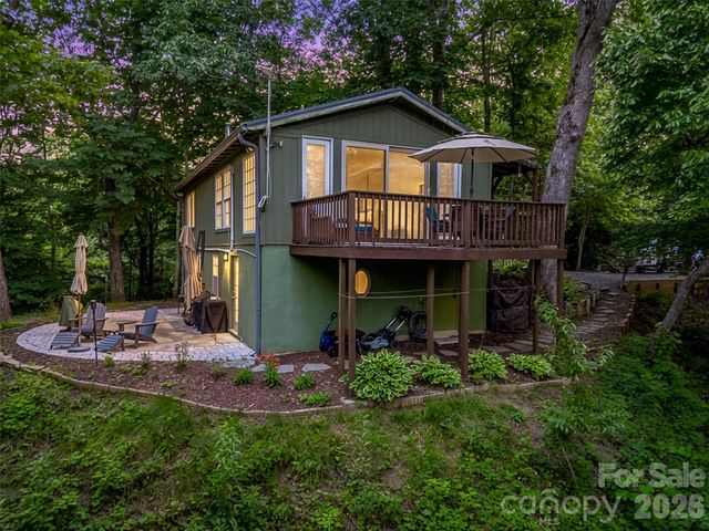 20 Kimberly Rd, Black Mountain, NC 28711