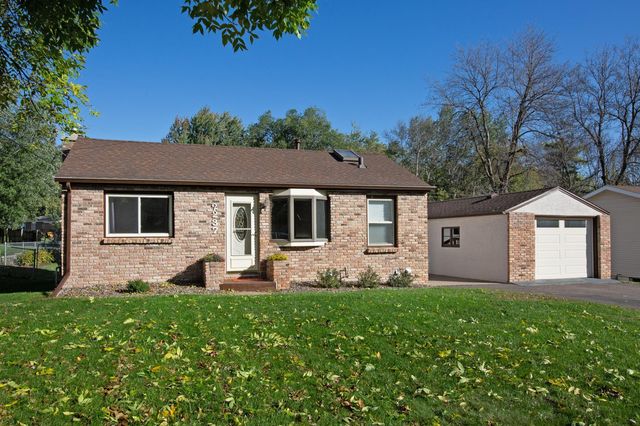 2237 Bronson Dr, Mounds View, MN 55112