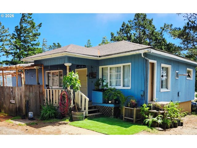 1589 Seagate Ave, Coos Bay, OR 97420